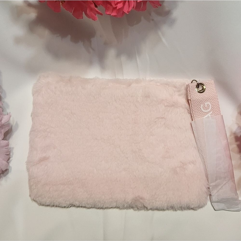 Benefit NWOT Light Pink Faux Fur 7in X 9in Cosmetic/Travel/Makeup Bag 🐈 - Picture 4 of 4